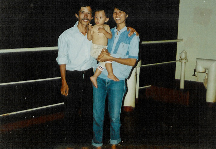 This image has an empty alt attribute; its file name is hiep-lan-va-tino-tren-tau-macrsk-ngay-2-thang-4-1989.jpg