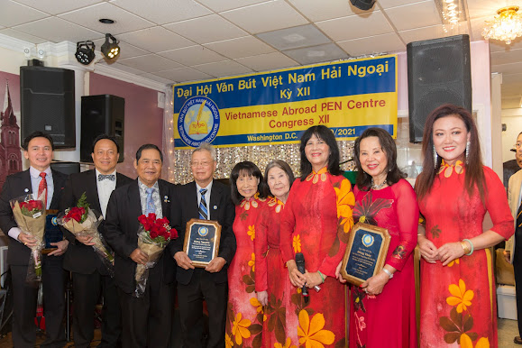 This image has an empty alt attribute; its file name is dh-van-but.jpg